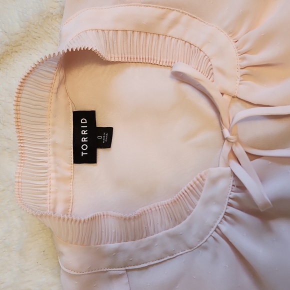 Torrid Light Pink Sleeveless V-Neck Dobby Chiffon Ruffle Blouse | Women's Size 0 - Picture 7 of 10